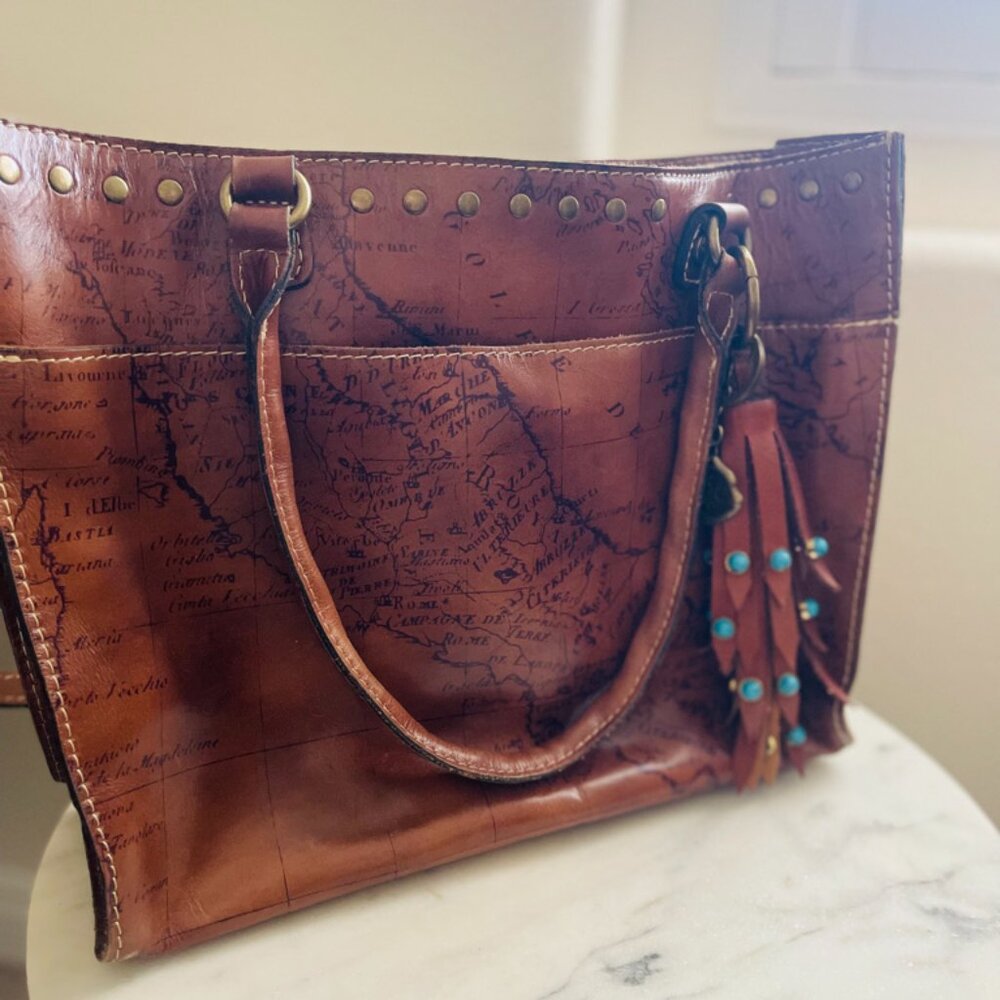 GUC- 💐Patricia Nash Italian leather Brown Map-Print Bag with Tassel